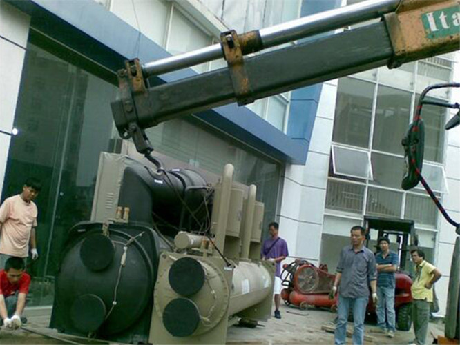 正定县随车吊和汽车吊的核心区别是什么？哪种更省钱？