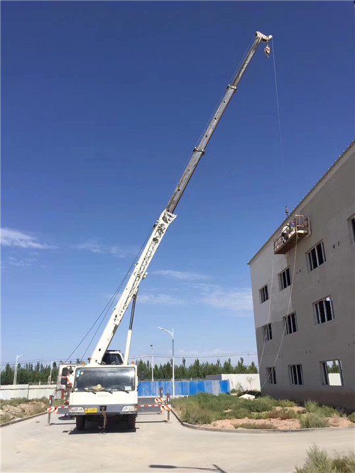 正定县“轻装强干”—— 吊车的 “轻量化臂架” 技术